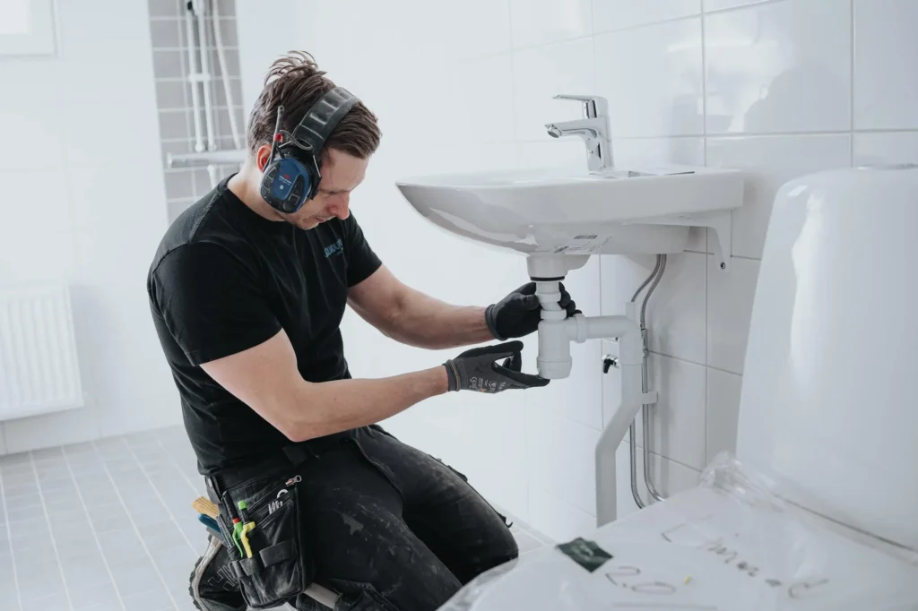 Rörmokare-arbetar-i-Svedala